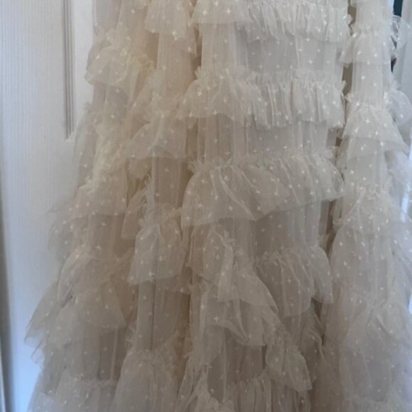 Needle & Thread Lola Backless Bridal Wedding gown 8 - Picture 6 of 11